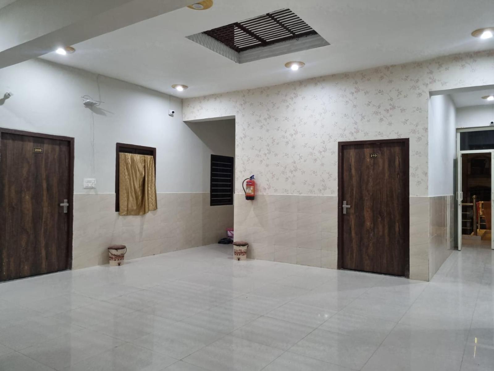 Vrindavan Bhakti Bhavan- Near Prem Mandir By Mukund Hotel Екстериор снимка